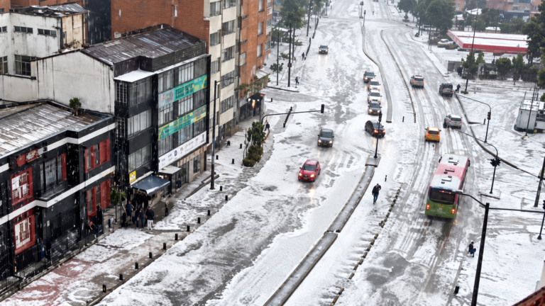 Hailstorm Covers Parts of Bogotá in White, Disrupts Traffic and Airport Operations